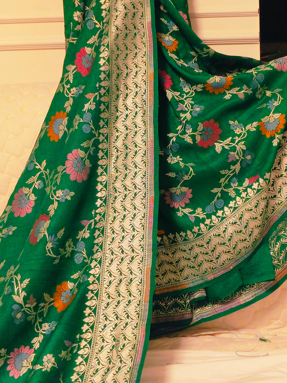 Emerald Green Pure Tussar Georgette Handloom Banarasi Saree with Multi-Meenakari Floral Jaal & Gold Zari Border | TANTVA